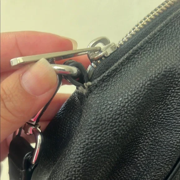 MICHAEL KORS Black Hand Bag - Picture 9 of 16